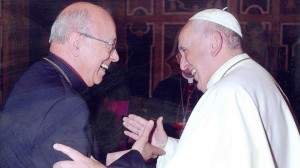 Dom Fernando com Papa Francisco no Vaticano, em outubro de 2014
