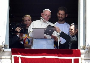 Papa Francisco, Oração do Angelos