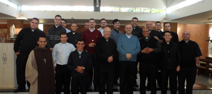 Jovens padres se reúnem para o 2º encontro do clero jovem em 2015
