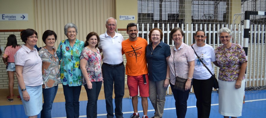 Diretoria do Colégio Emilie de Villeneuve prestigia as competições