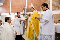 Mons. Paulo toma posse na Paróquia Sagrada Família