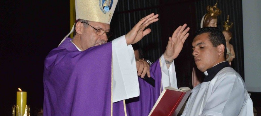 Candidatos ao diaconato e ao presbiterato são acolhidos pela diocese