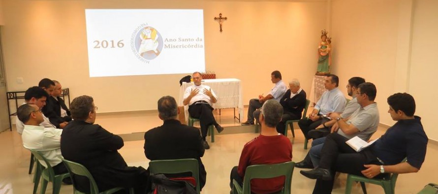 Encontro dos padres no Setor Veleiros