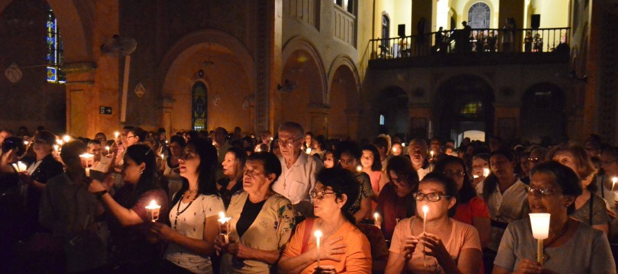 Missa da Vigília Pascal é celebrada por Dom José na Catedral