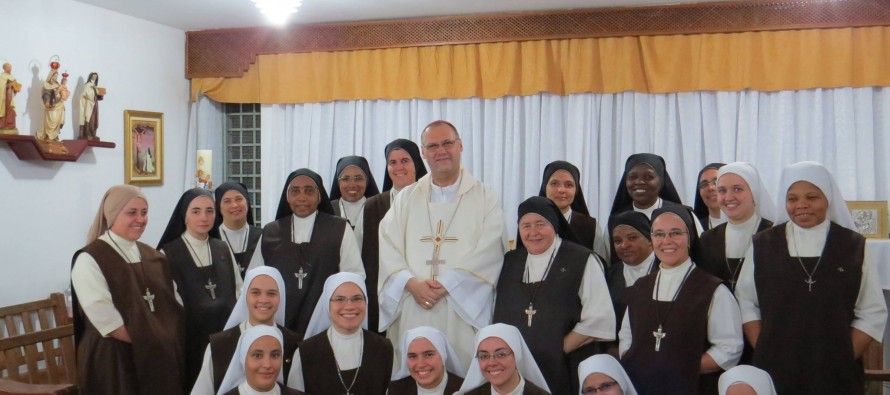 Dom José visita as Irmãs Carmelitas Mensageiras do Espírito Santo