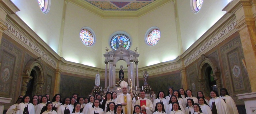 Dom José celebra missa com os Carmelitas Mensageiros do Espírito Santo