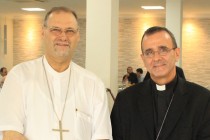 Dom Carlos Lema Garcia visita a cúria diocesana para palestra sobre o Ano Mariano