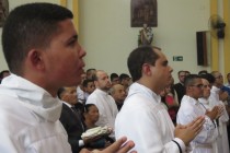 Cinco seminaristas são ordenados diáconos na Paróquia Sagrado Coração de Jesus