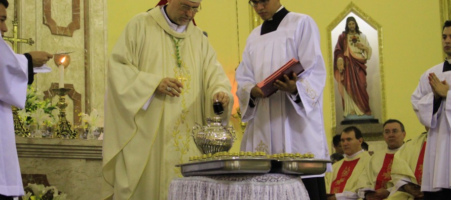 Missa dos Santos Óleos acontece na Paróquia São João de Brito