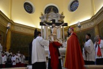 Bispo diocesano celebra sexta-feira da Paixão na Catedral