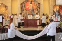 Bispo diocesano faz dedicação do altar de duas igrejas