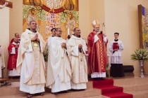 Bispo ordena três novos presbíteros Carmelitas Mensageiros do Espírito Santo