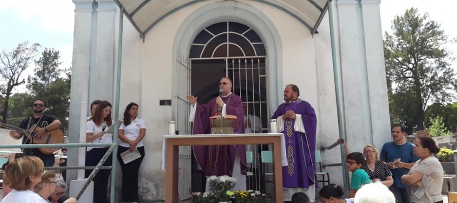 Dom José celebra missa de finados em cemitério de Santo Amaro