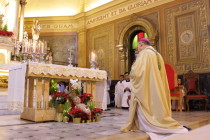 Bispo celebra missa da noite de Natal na Catedral de Santo Amaro, Abade