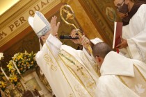 Bispo ordena presbítero frei Carmelita Mensageiro do Espírito Santo na Catedral de Santo Amaro