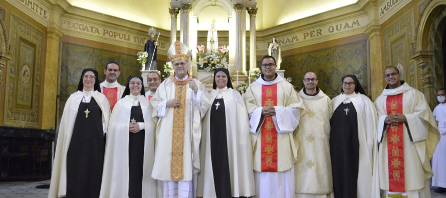 Celebração dos Votos Perpétuos das Religiosas Carmelitas Mensageiras do Espírito Santo é realizada na Catedral