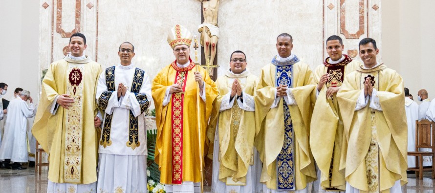 Cinco novos padres e um diácono diocesano foram ordenados no último sábado