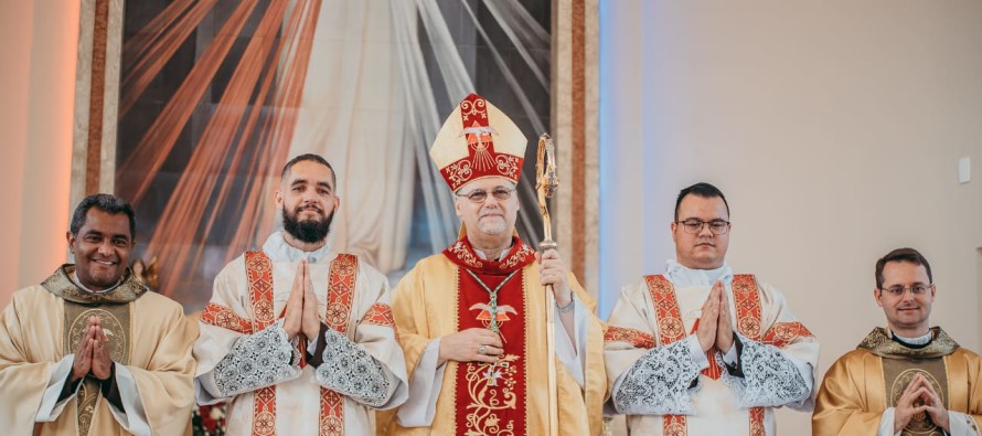 Bispo ordena dois Diáconos Salvistas no Santuário Jesus Misericordioso