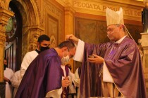 Bispo diocesano celebra missa da Quarta-feira de Cinzas na Catedral