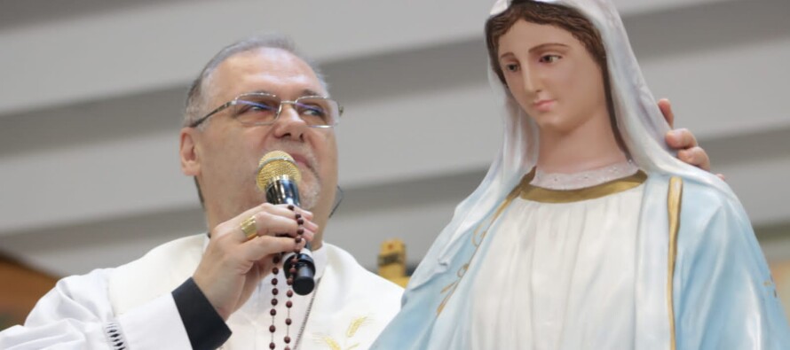 Fotos: Dom José reza o Santo Rosário no Santuário Mãe de Deus