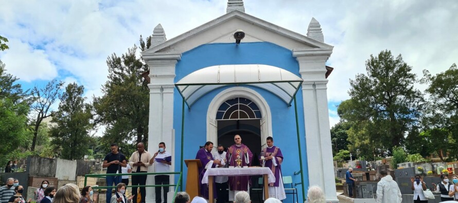 Fotos: Dom José celebra missa de Finados no Cemitério Santo Amaro