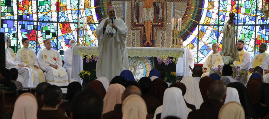 Dom José Negri, preside Santa Missa com os religiosos atuantes na Diocese de Santo Amaro