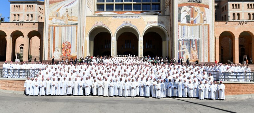 Bispos reunidos na 59ª Assembleia Geral da CNBB divulgam a “mensagem da CNBB ao povo brasileiro sobre o momento atual”