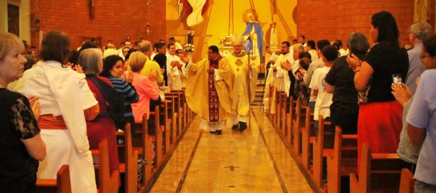 Santa Missa de Posse Canônica do Pe. Douglas na Paróquia Verbo Divino no Setor Santo Amaro!
