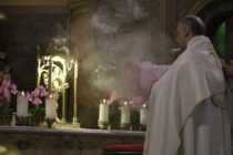 Bispo celebra a festa de Corpus Christi na Catedral de Santo Amaro