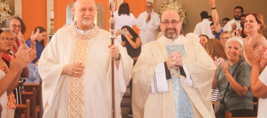 Santa Missa de Posse Canônica do Pe. Felipe na Paróquia N. Sra de Lourdes