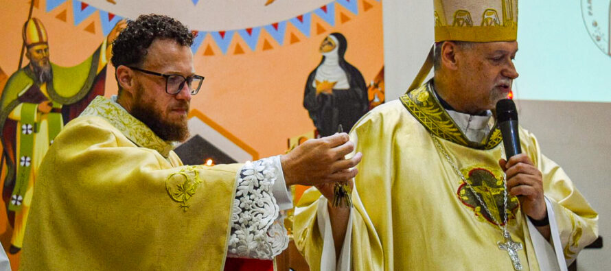 Santa Missa de Posse Canônica do Pe. Henrique na Paróquia Santa Rita de Cássia