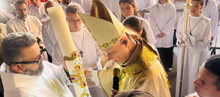 Dom José Negri celebra a Vigília Pascal no Santuário Mãe de Deus